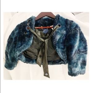 Cropped furry navy vest